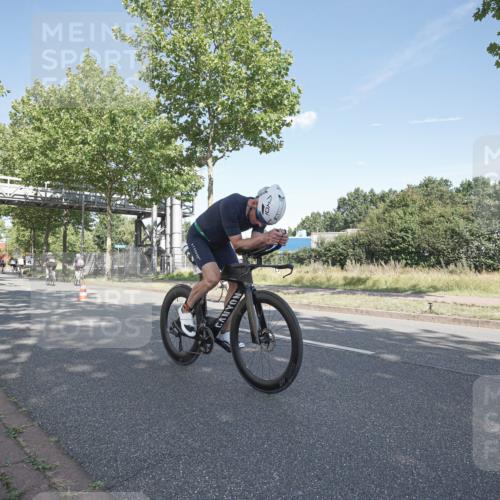 09.08.2026 - GEWOBA Citytriathlon Bremen Michael Burmester http://msf.ph/oto/9953719 09.08.2026 10:49:59 Radfahren 317, 334, 410, 458, 489 meine-sportfotos.de