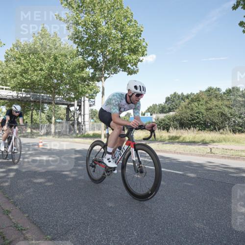 09.08.2026 - GEWOBA Citytriathlon Bremen Michael Burmester http://msf.ph/oto/9953725 09.08.2026 10:50:03 Radfahren 189, 334, 410, 458, 489 meine-sportfotos.de