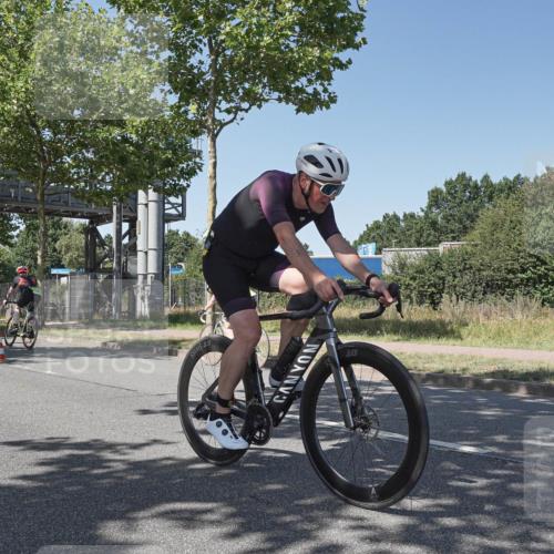 09.08.2026 - GEWOBA Citytriathlon Bremen Michael Burmester http://msf.ph/oto/9953844 09.08.2026 14:23:08 Radfahren 245, 267, 372, 415, 419, 480, 486 meine-sportfotos.de