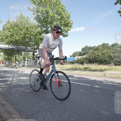 09.08.2026 - GEWOBA Citytriathlon Bremen Michael Burmester http://msf.ph/oto/9953849 09.08.2026 10:51:34 Radfahren 57, 99, 324, 397 meine-sportfotos.de