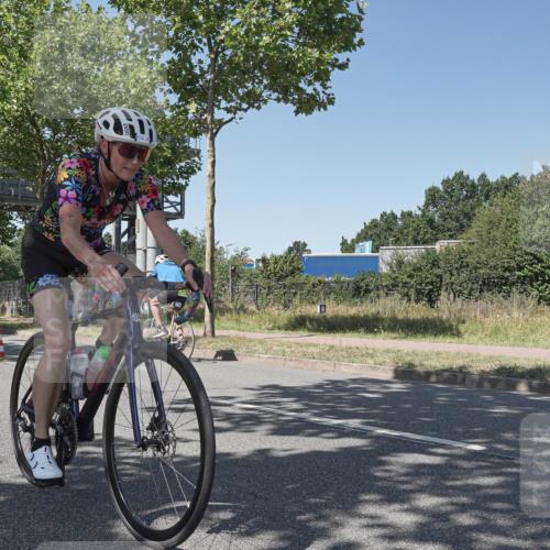 09.08.2026 - GEWOBA Citytriathlon Bremen Michael Burmester http://msf.ph/oto/9953971 09.08.2026 14:24:49 Radfahren 120, 141, 414, 460, 499, 514 meine-sportfotos.de