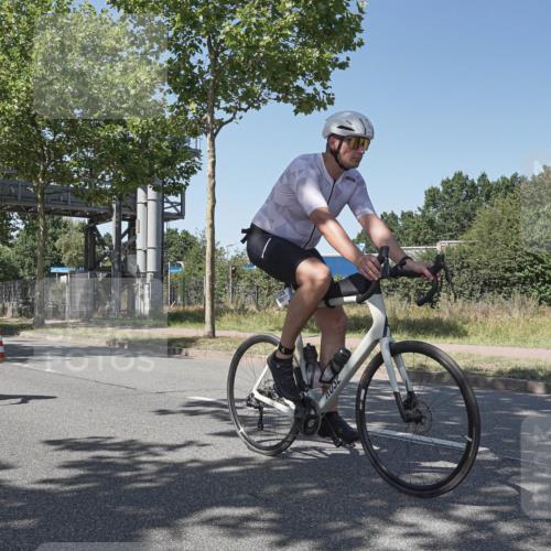 09.08.2026 - GEWOBA Citytriathlon Bremen Michael Burmester http://msf.ph/oto/9954223 09.08.2026 14:29:00 Radfahren 13, 33, 46, 68, 71, 84, 97, 114, 117, 124, 129, 150, 154, 162, 350, 498 meine-sportfotos.de