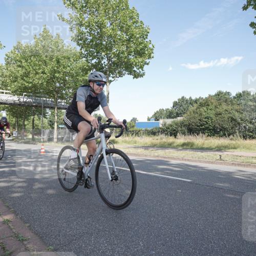 09.08.2026 - GEWOBA Citytriathlon Bremen Michael Burmester http://msf.ph/oto/9954224 09.08.2026 10:57:23 Radfahren 183, 191, 205, 281 meine-sportfotos.de