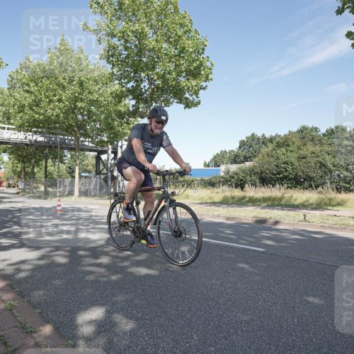 09.08.2026 - GEWOBA Citytriathlon Bremen Michael Burmester http://msf.ph/oto/9954423 09.08.2026 11:10:15 Radfahren 411 meine-sportfotos.de