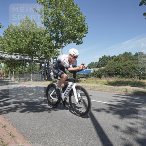 09.08.2026 - GEWOBA Citytriathlon Bremen Michael Burmester http://msf.ph/oto/9954510 09.08.2026 12:05:25 Radfahren 560, 757, 1110 meine-sportfotos.de