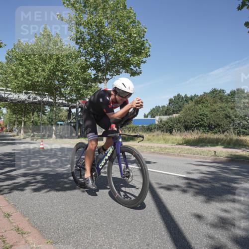 09.08.2026 - GEWOBA Citytriathlon Bremen Michael Burmester http://msf.ph/oto/9954512 09.08.2026 12:05:27 Radfahren 560, 757, 1110 meine-sportfotos.de