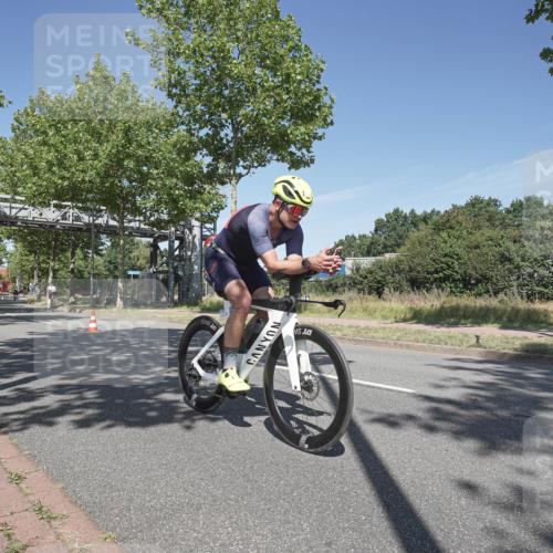 09.08.2026 - GEWOBA Citytriathlon Bremen Michael Burmester http://msf.ph/oto/9954615 09.08.2026 12:07:53 Radfahren 572, 577, 614, 649, 705, 1001 meine-sportfotos.de