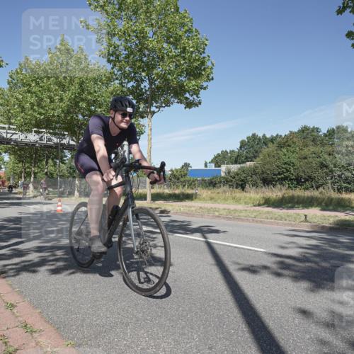 09.08.2026 - GEWOBA Citytriathlon Bremen Michael Burmester http://msf.ph/oto/9954642 09.08.2026 12:08:25 Radfahren 548, 558, 601, 620 meine-sportfotos.de
