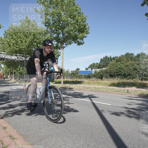 09.08.2026 - GEWOBA Citytriathlon Bremen Michael Burmester http://msf.ph/oto/9955000 09.08.2026 12:13:34 Radfahren 591, 592, 645, 685, 710, 884, 1011, 1116, 1150 meine-sportfotos.de