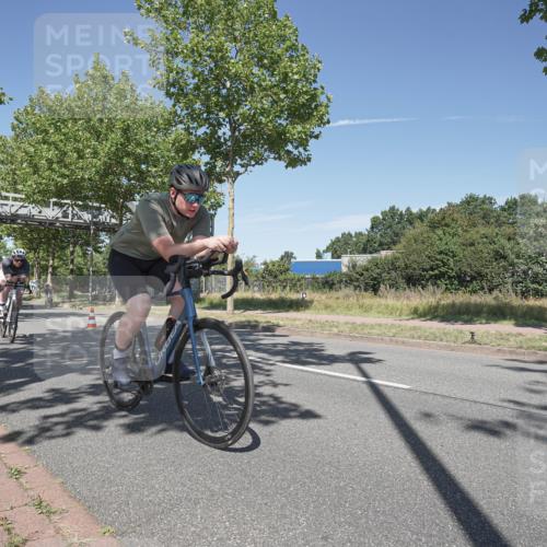 09.08.2026 - GEWOBA Citytriathlon Bremen Michael Burmester http://msf.ph/oto/9955472 09.08.2026 12:20:13 Radfahren 595, 625, 693, 757, 762, 763, 788, 790, 798, 823, 838, 935, 1017, 1113, 1129, 1155 meine-sportfotos.de