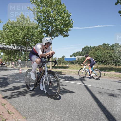 09.08.2026 - GEWOBA Citytriathlon Bremen Michael Burmester http://msf.ph/oto/9955665 09.08.2026 12:23:15 Radfahren 572, 577, 612, 782, 809, 840, 871, 888, 898, 919, 972, 976, 996, 1123, 1136 meine-sportfotos.de