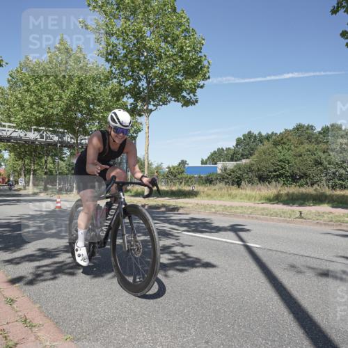 09.08.2026 - GEWOBA Citytriathlon Bremen Michael Burmester http://msf.ph/oto/9955683 09.08.2026 12:23:48 Radfahren 570, 705, 890, 1107 meine-sportfotos.de