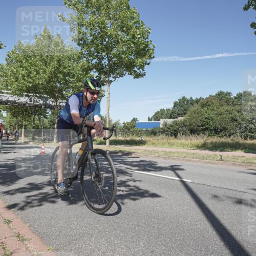 09.08.2026 - GEWOBA Citytriathlon Bremen Michael Burmester http://msf.ph/oto/9955702 09.08.2026 12:24:17 Radfahren 546, 586, 675, 870, 1105 meine-sportfotos.de