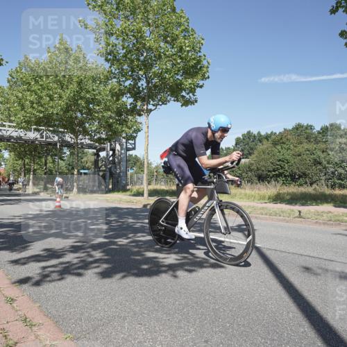 09.08.2026 - GEWOBA Citytriathlon Bremen Michael Burmester http://msf.ph/oto/9955824 09.08.2026 12:27:07 Radfahren 588, 633, 813, 856, 958, 962, 1103 meine-sportfotos.de