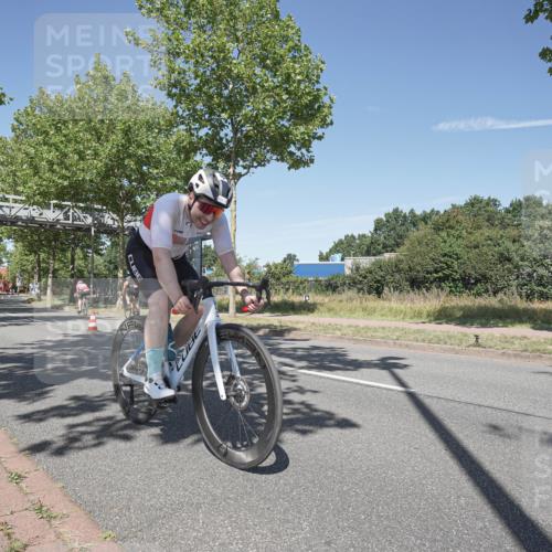 09.08.2026 - GEWOBA Citytriathlon Bremen Michael Burmester http://msf.ph/oto/9955850 09.08.2026 12:27:51 Radfahren 684, 801, 828, 831, 854, 917, 1157 meine-sportfotos.de