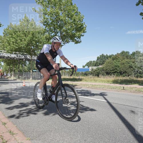 09.08.2026 - GEWOBA Citytriathlon Bremen Michael Burmester http://msf.ph/oto/9955923 09.08.2026 12:29:36 Radfahren 575, 642, 697, 724, 811, 825, 905, 999, 1011 meine-sportfotos.de