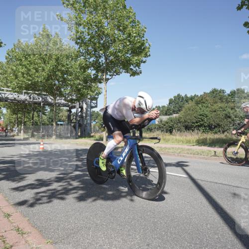 09.08.2026 - GEWOBA Citytriathlon Bremen Michael Burmester http://msf.ph/oto/9955980 09.08.2026 12:31:05 Radfahren 547, 580, 721, 775, 824, 852, 882, 947 meine-sportfotos.de