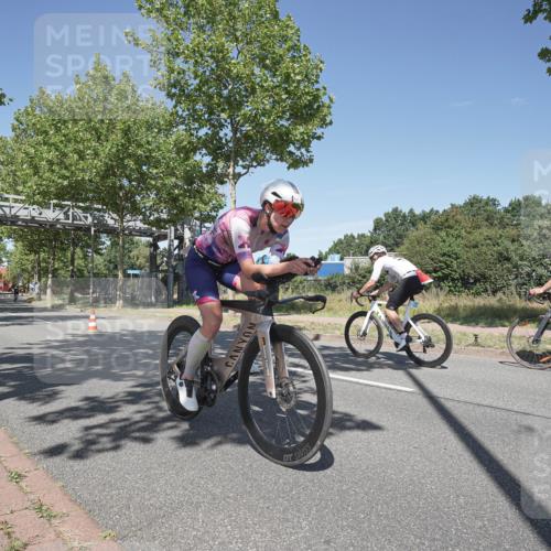 09.08.2026 - GEWOBA Citytriathlon Bremen Michael Burmester http://msf.ph/oto/9956014 09.08.2026 12:32:04 Radfahren 579, 650, 799, 883, 884, 955, 990 meine-sportfotos.de