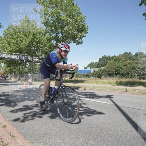 09.08.2026 - GEWOBA Citytriathlon Bremen Michael Burmester http://msf.ph/oto/9956075 09.08.2026 12:34:05 Radfahren 545, 655, 877, 914, 932, 1015, 1143, 1158 meine-sportfotos.de