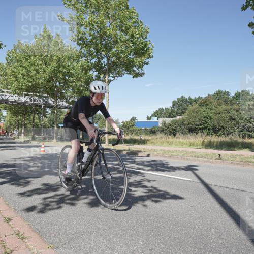 09.08.2026 - GEWOBA Citytriathlon Bremen Michael Burmester http://msf.ph/oto/9956103 09.08.2026 12:34:49 Radfahren 557, 628, 638, 756, 757, 855, 939, 1145 meine-sportfotos.de