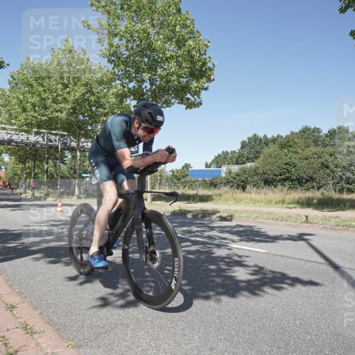 09.08.2026 - GEWOBA Citytriathlon Bremen Michael Burmester http://msf.ph/oto/9956647 09.08.2026 12:48:29 Radfahren 561, 605, 613, 645, 677, 769, 795, 822 meine-sportfotos.de