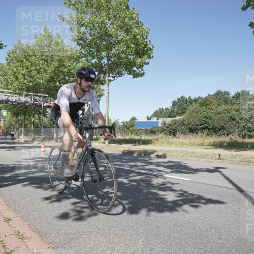 09.08.2026 - GEWOBA Citytriathlon Bremen Michael Burmester http://msf.ph/oto/9956675 09.08.2026 12:49:10 Radfahren 647, 724, 765, 905, 999, 1141 meine-sportfotos.de