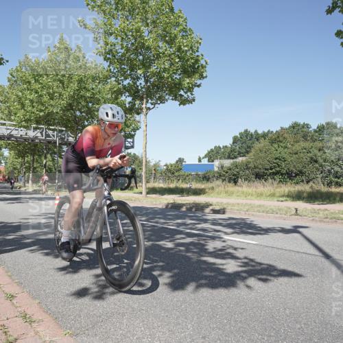 09.08.2026 - GEWOBA Citytriathlon Bremen Michael Burmester http://msf.ph/oto/9956713 09.08.2026 12:50:16 Radfahren 557, 589, 686, 875, 947, 964, 1145 meine-sportfotos.de