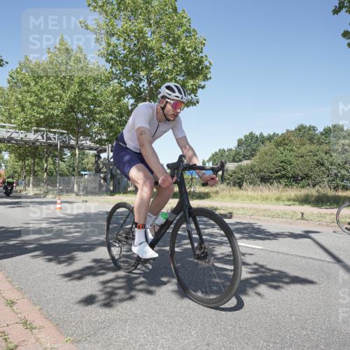 09.08.2026 - GEWOBA Citytriathlon Bremen Michael Burmester http://msf.ph/oto/9956782 09.08.2026 12:51:59 Radfahren 545, 582, 615, 717, 820, 867, 990, 1013 meine-sportfotos.de
