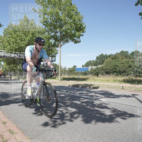09.08.2026 - GEWOBA Citytriathlon Bremen Michael Burmester http://msf.ph/oto/9957068 09.08.2026 12:59:16 Radfahren 588, 656, 672, 693, 732, 1115 meine-sportfotos.de