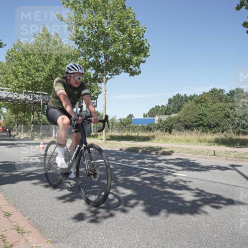 09.08.2026 - GEWOBA Citytriathlon Bremen Michael Burmester http://msf.ph/oto/9957070 09.08.2026 12:59:19 Radfahren 588, 656, 672, 693, 732, 805, 1115 meine-sportfotos.de