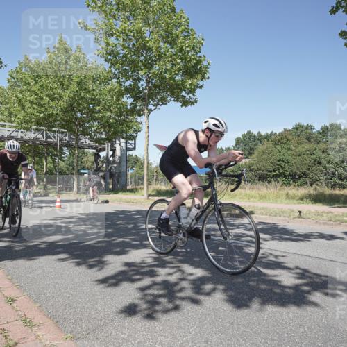 09.08.2026 - GEWOBA Citytriathlon Bremen Michael Burmester http://msf.ph/oto/9957359 09.08.2026 13:06:42 Radfahren 544, 554, 624, 644, 811, 824, 874, 882, 987 meine-sportfotos.de