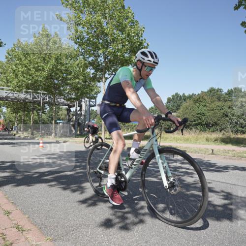 09.08.2026 - GEWOBA Citytriathlon Bremen Michael Burmester http://msf.ph/oto/9957507 09.08.2026 13:11:13 Radfahren 555, 566, 596, 600, 639, 679, 728, 749, 788, 792, 814, 884 meine-sportfotos.de