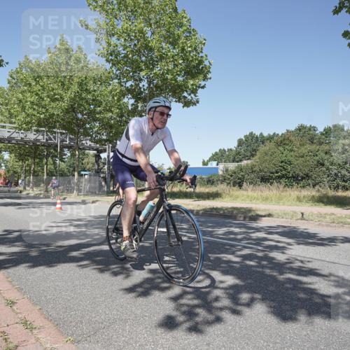 09.08.2026 - GEWOBA Citytriathlon Bremen Michael Burmester http://msf.ph/oto/9957638 09.08.2026 13:15:36 Radfahren 673, 727, 844, 888, 918, 1113 meine-sportfotos.de