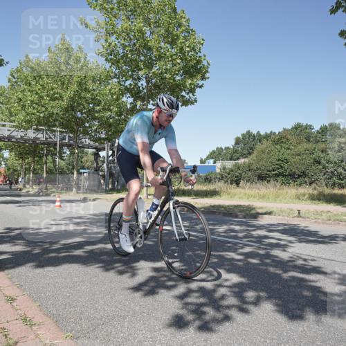 09.08.2026 - GEWOBA Citytriathlon Bremen Michael Burmester http://msf.ph/oto/9957663 09.08.2026 13:17:03 Radfahren 564, 603, 942, 1101 meine-sportfotos.de