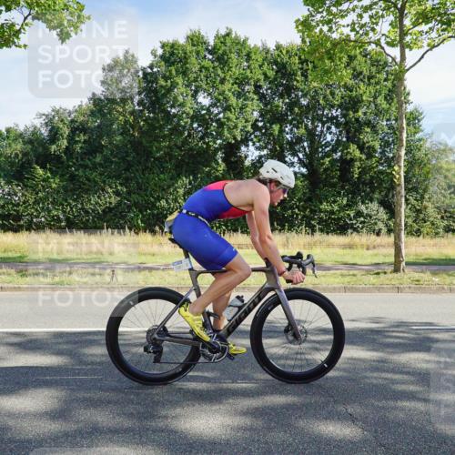 09.08.2026 - GEWOBA Citytriathlon Bremen Michael Burmester http://msf.ph/oto/9957676 09.08.2026 10:18:02 Radfahren 282, 285 meine-sportfotos.de