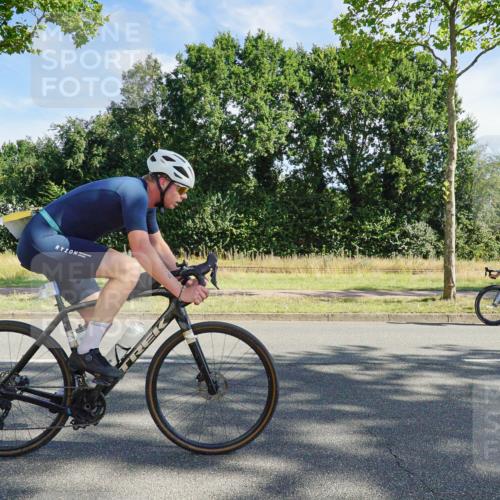 09.08.2026 - GEWOBA Citytriathlon Bremen Michael Burmester http://msf.ph/oto/9957729 09.08.2026 10:25:30 Radfahren 301, 323, 336, 345, 360, 376, 427 meine-sportfotos.de