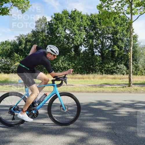 09.08.2026 - GEWOBA Citytriathlon Bremen Michael Burmester http://msf.ph/oto/9957738 09.08.2026 10:25:52 Radfahren 322, 372 meine-sportfotos.de