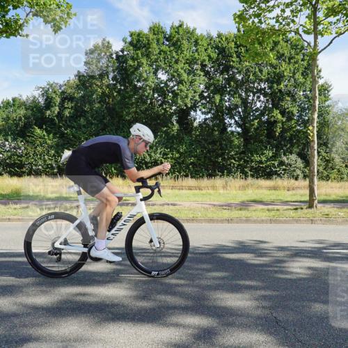 09.08.2026 - GEWOBA Citytriathlon Bremen Michael Burmester http://msf.ph/oto/9957754 09.08.2026 10:26:23 Radfahren 293, 318, 378, 398, 402 meine-sportfotos.de