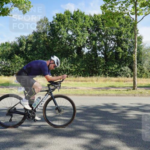 09.08.2026 - GEWOBA Citytriathlon Bremen Michael Burmester http://msf.ph/oto/9957806 09.08.2026 10:28:40 Radfahren 329, 332, 362, 369, 394 meine-sportfotos.de
