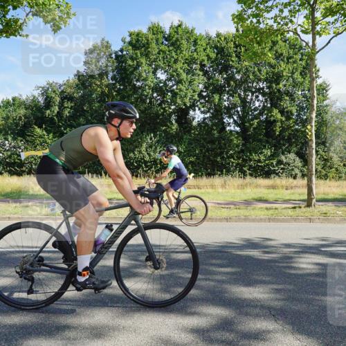 09.08.2026 - GEWOBA Citytriathlon Bremen Michael Burmester http://msf.ph/oto/9957835 09.08.2026 10:29:23 Radfahren 327, 352, 355, 359, 396, 408, 478 meine-sportfotos.de