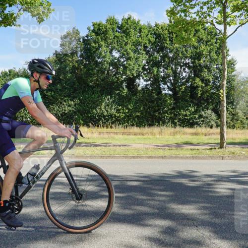 09.08.2026 - GEWOBA Citytriathlon Bremen Michael Burmester http://msf.ph/oto/9957865 09.08.2026 10:30:18 Radfahren 221, 294, 350, 366, 407 meine-sportfotos.de