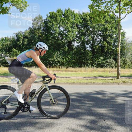 09.08.2026 - GEWOBA Citytriathlon Bremen Michael Burmester http://msf.ph/oto/9957902 09.08.2026 10:31:30 Radfahren 288, 304, 365, 397, 430, 454, 472 meine-sportfotos.de