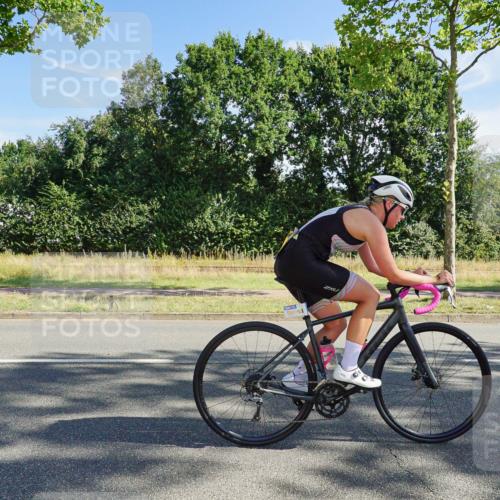 09.08.2026 - GEWOBA Citytriathlon Bremen Michael Burmester http://msf.ph/oto/9957943 09.08.2026 10:32:24 Radfahren 39, 239, 249, 445, 456 meine-sportfotos.de