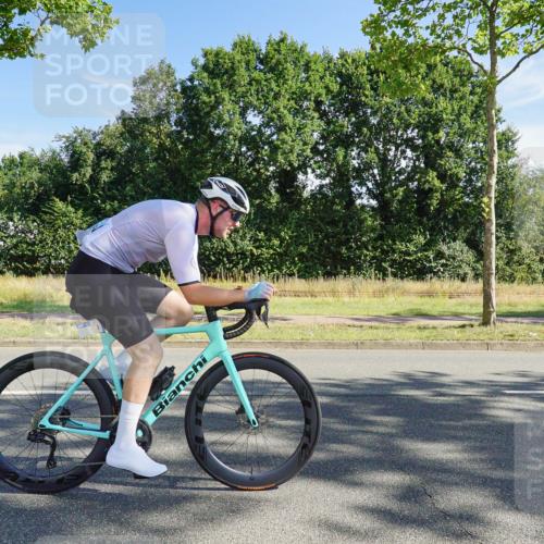 09.08.2026 - GEWOBA Citytriathlon Bremen Michael Burmester http://msf.ph/oto/9957995 09.08.2026 10:33:46 Radfahren 215, 280, 455, 474, 492, 510, 532 meine-sportfotos.de