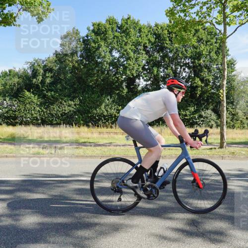 09.08.2026 - GEWOBA Citytriathlon Bremen Michael Burmester http://msf.ph/oto/9958077 09.08.2026 10:35:31 Radfahren 3, 15, 27, 43, 57, 87, 141, 175, 189, 243, 361, 440, 504 meine-sportfotos.de