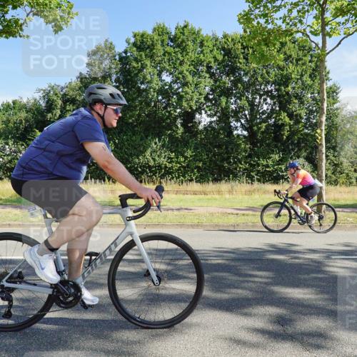 09.08.2026 - GEWOBA Citytriathlon Bremen Michael Burmester http://msf.ph/oto/9958092 09.08.2026 10:35:48 Radfahren 17, 29, 37, 43, 107, 119, 123, 141, 181, 201, 217, 241, 423, 462, 471, 494, 509 meine-sportfotos.de