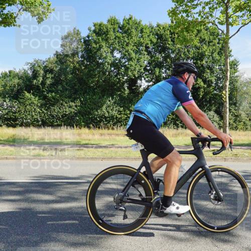 09.08.2026 - GEWOBA Citytriathlon Bremen Michael Burmester http://msf.ph/oto/9958143 09.08.2026 10:36:53 Radfahren 13, 33, 41, 67, 85, 93, 111, 157, 235, 247, 281, 349, 491 meine-sportfotos.de