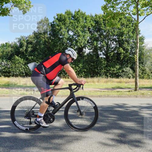 09.08.2026 - GEWOBA Citytriathlon Bremen Michael Burmester http://msf.ph/oto/9958145 09.08.2026 10:36:57 Radfahren 13, 31, 33, 55, 85, 93, 111, 155, 157, 205, 235, 247, 491 meine-sportfotos.de