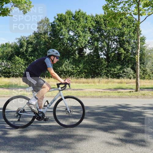 09.08.2026 - GEWOBA Citytriathlon Bremen Michael Burmester http://msf.ph/oto/9958183 09.08.2026 10:38:27 Radfahren 49, 127, 171, 183, 409, 424, 425, 435 meine-sportfotos.de