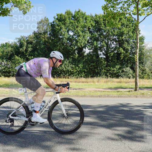09.08.2026 - GEWOBA Citytriathlon Bremen Michael Burmester http://msf.ph/oto/9958232 09.08.2026 10:40:27 Radfahren 147, 159 meine-sportfotos.de
